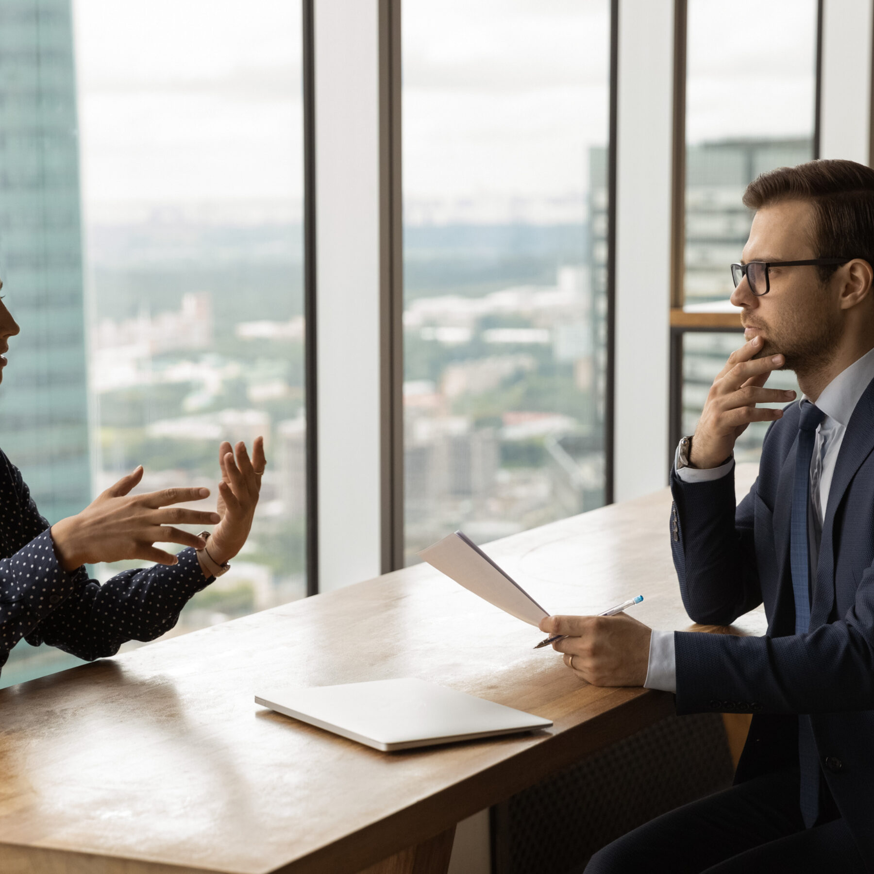 HAPEKO Magazinartikel Headerbild Recruiting vs. Headhunting