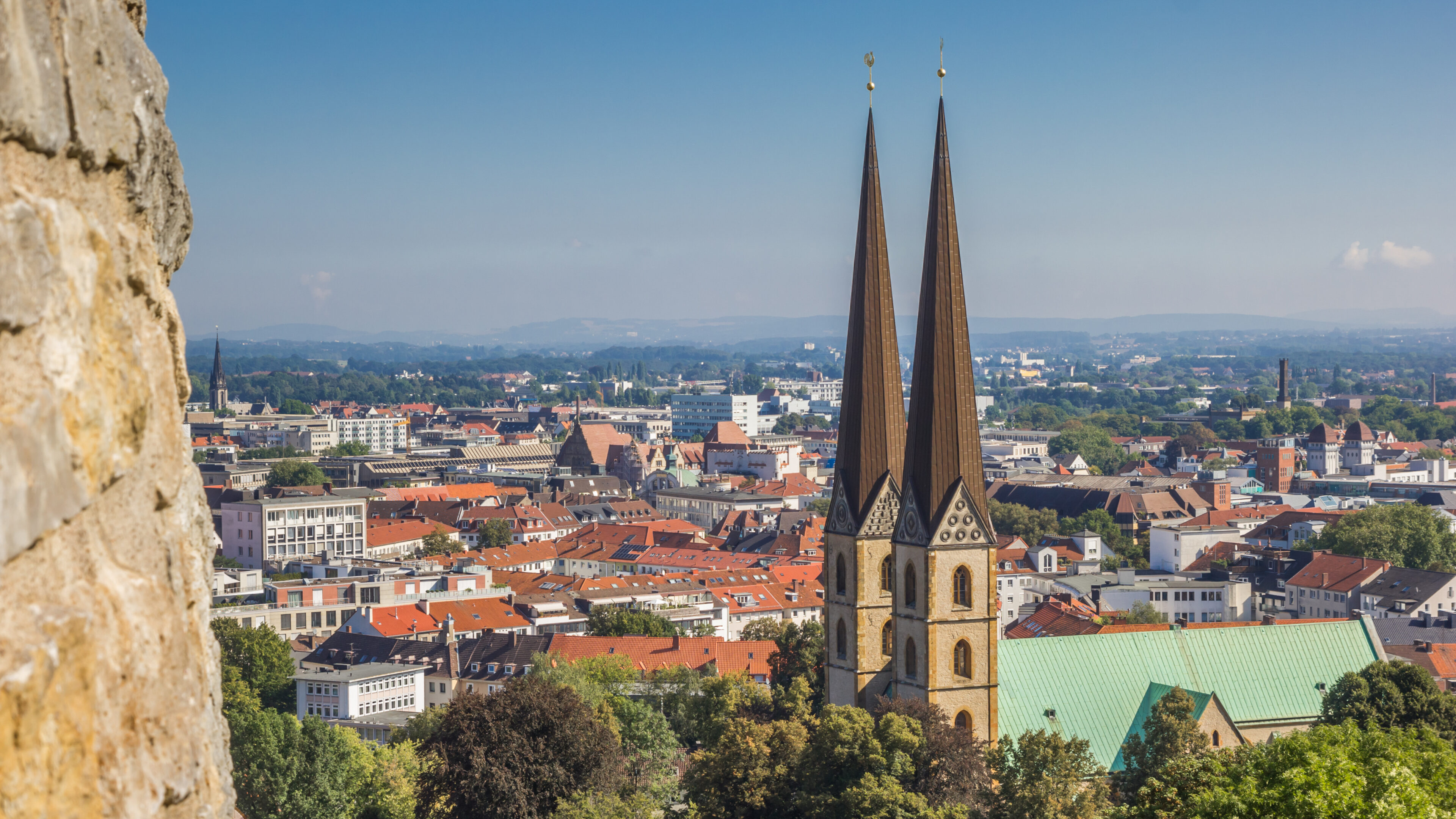 Blick auf die Häuserlandschaft der Stadt Bielefeld