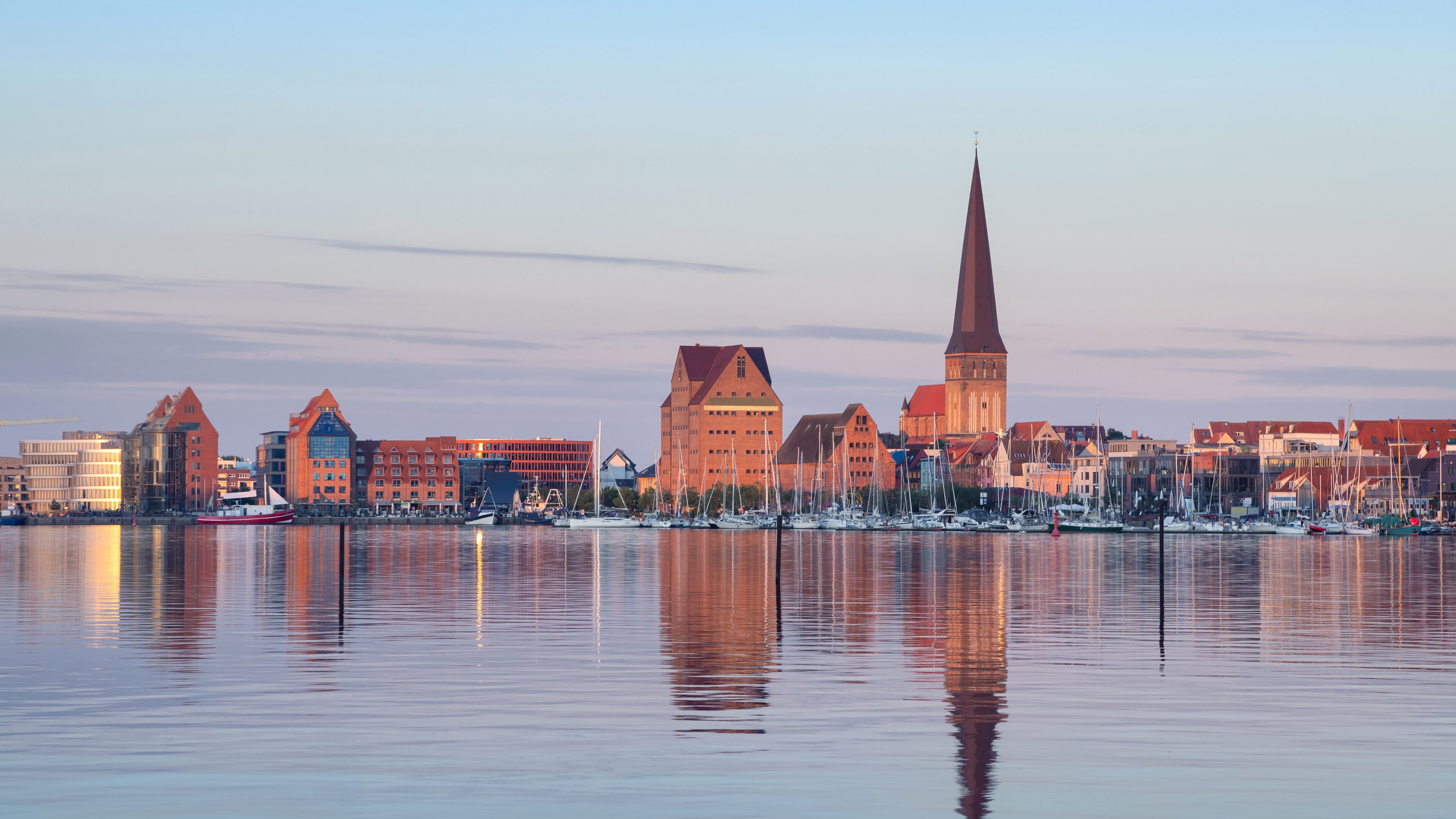 Die Skyline der Hansestadt Rostock